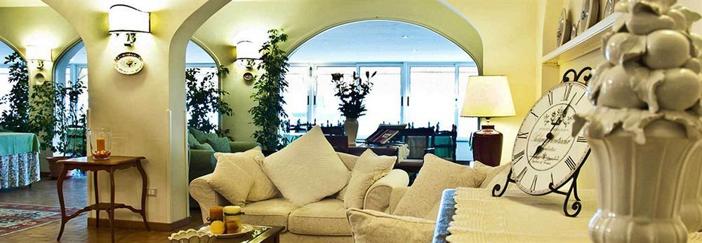 Hotel Acquasanta Террачина Экстерьер фото