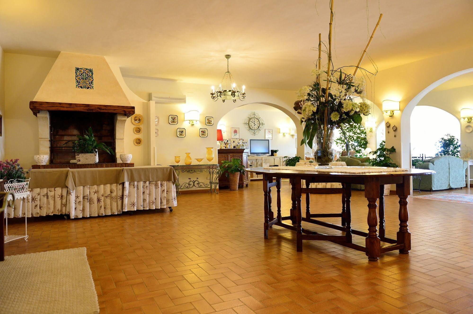 Hotel Acquasanta Террачина Экстерьер фото