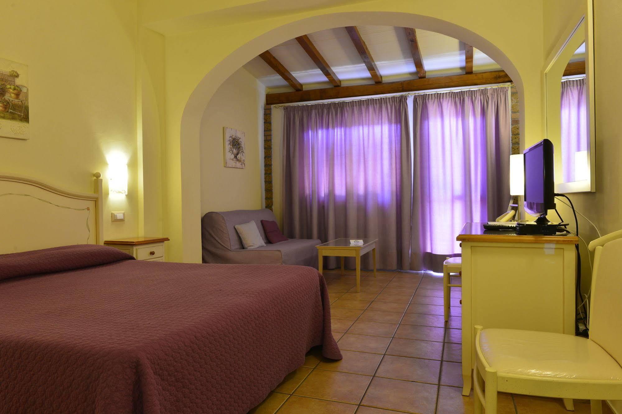 Hotel Acquasanta Террачина Экстерьер фото