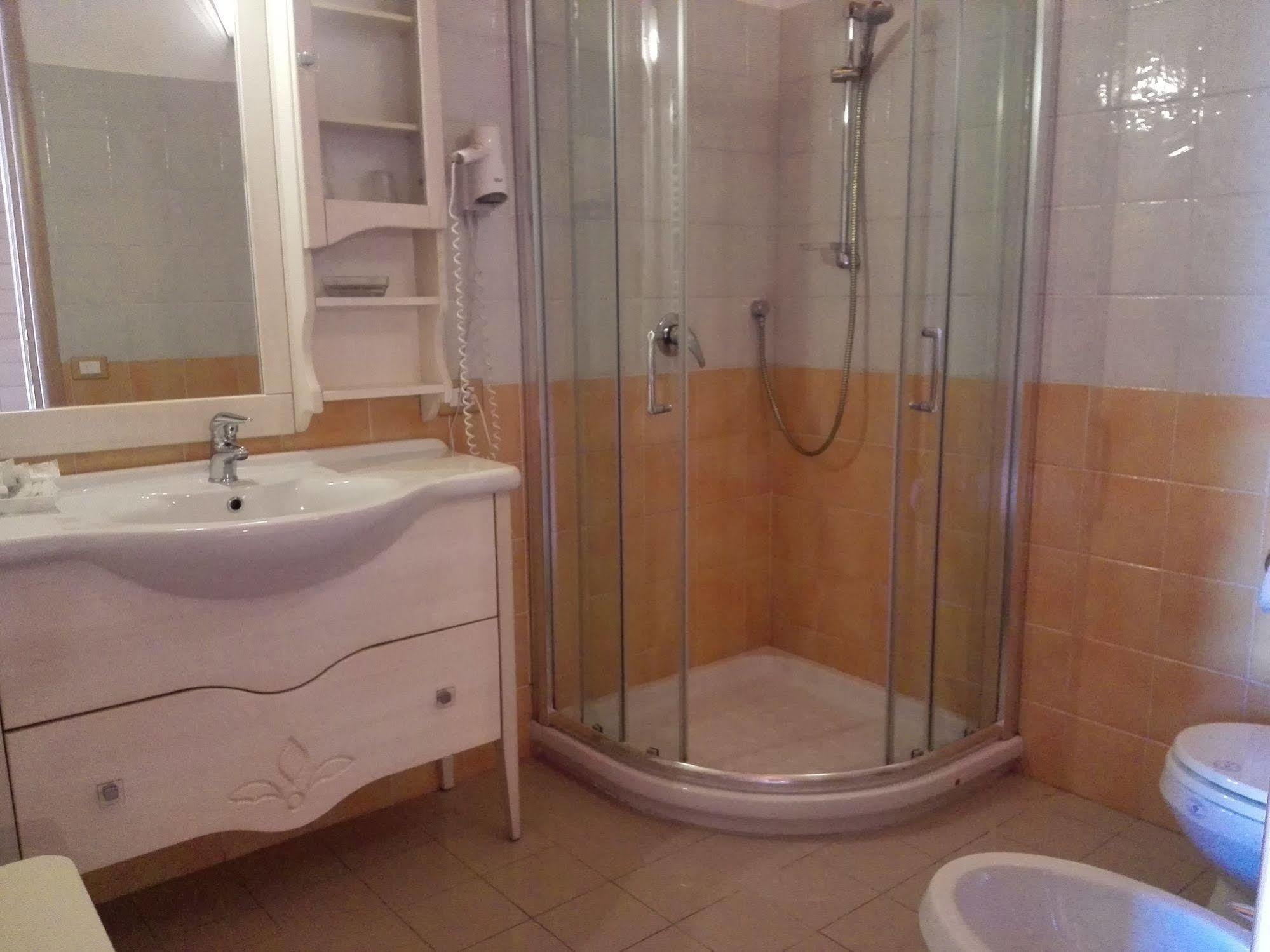 Hotel Acquasanta Террачина Экстерьер фото